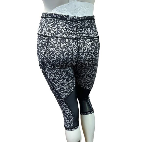 Lululemon Outrun High-Rise Crop Leggings Cinder Lace Black White Mesh Size 6 - Picture 15 of 16